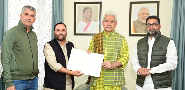 Kumar and Ansari Extend CM Yogi’s Invitation to LG Sinha for Kumbh Mela