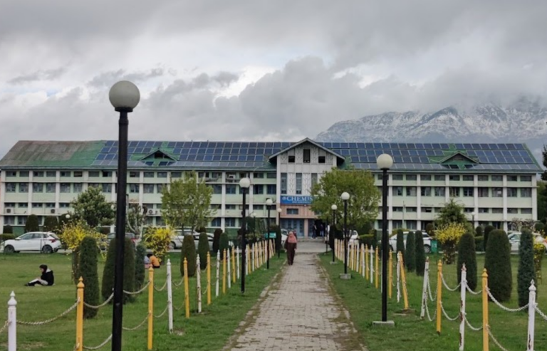 Former KU Vice Chancellor and Senior Advocate Pay Call on LG Sinha