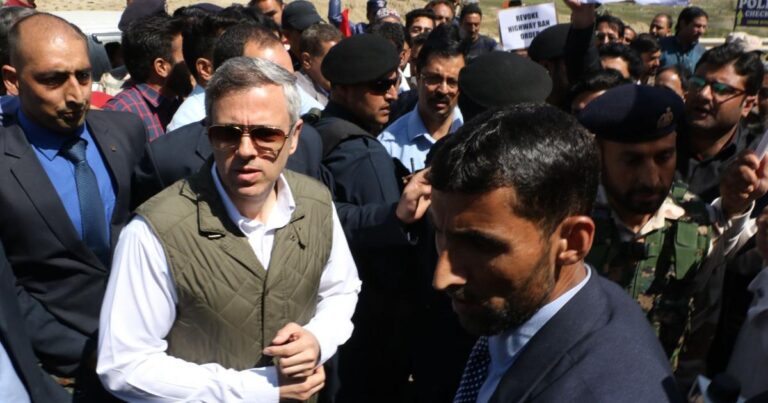 Omar Abdullah Reviews Bandipora District Development
