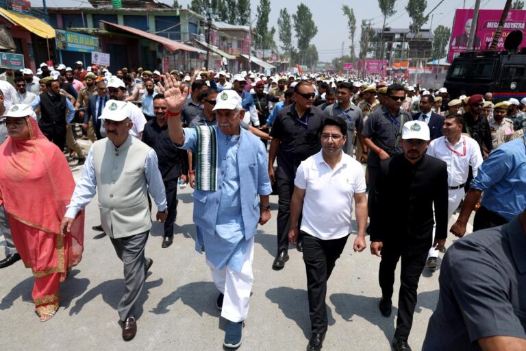 LG Sinha Leads Mass Anti-Drug March Through Ganderbal