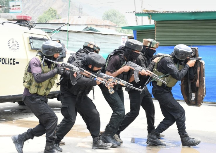 JK Police Rehearse Emergency Protocols on Jammu-Srinagar Highway Ahead of Amarnath Yatra