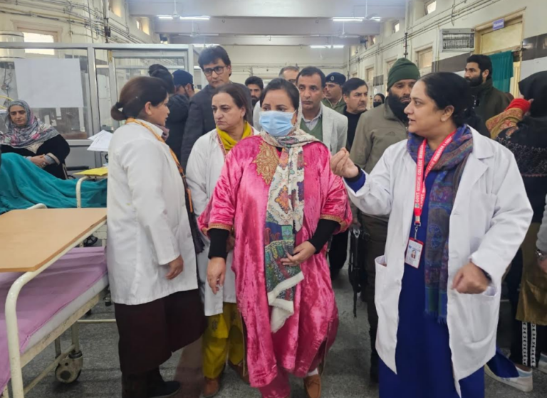 Sakeena Itoo Inspects Healthcare Facilities, Announces New Hospital Block for Hazratbal