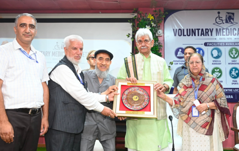 J&K LG Visits VMS, Meets Para Athletes