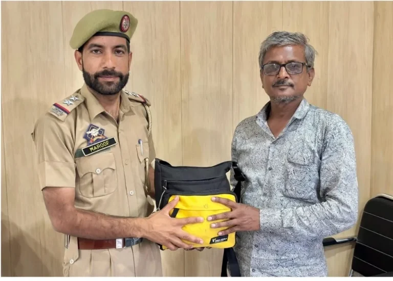 Banihal Police Return Lost ₹1.32 Lakh