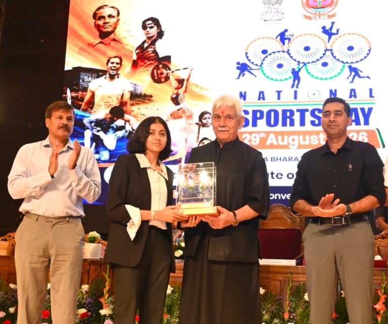 LG Sinha Pays Tribute To Major Dhyan Chand