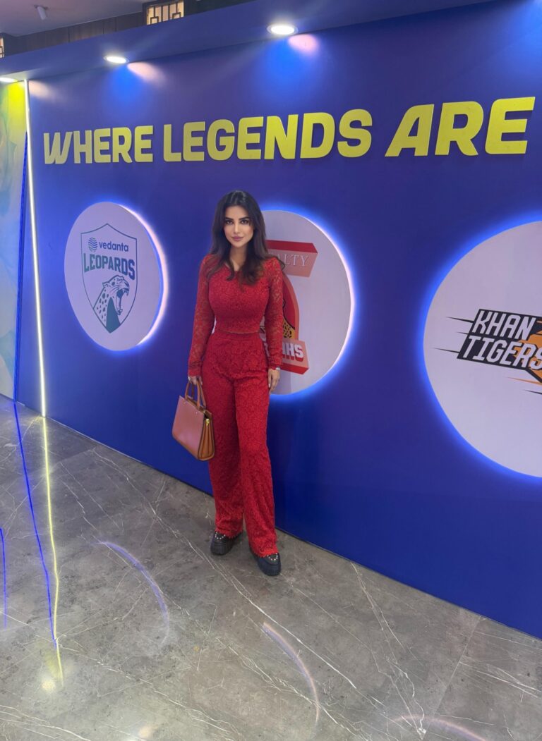 Amiee Misobbah Cheers for Friends and Players at World Padel League Match