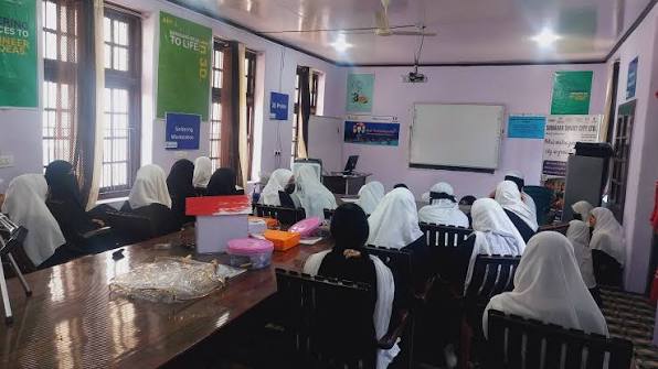 NITI Aayog Team Visits GHSS Nawakadal’s Tinkering Lab