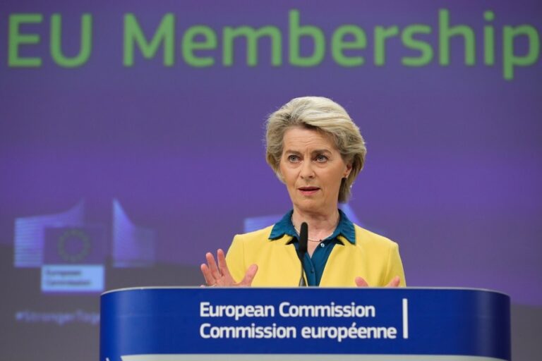 EU To Unveil Landmark Kids Act