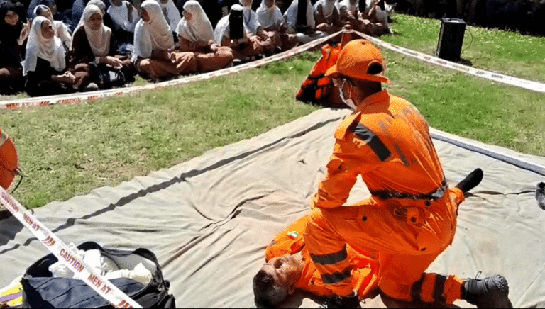 NDRF Holds Disaster Awareness Drive In Tral