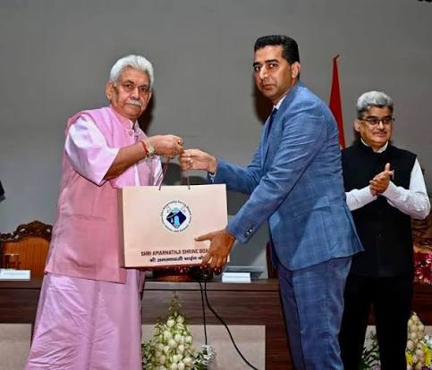 LG Felicitates Langar Volunteers Post-Yatra