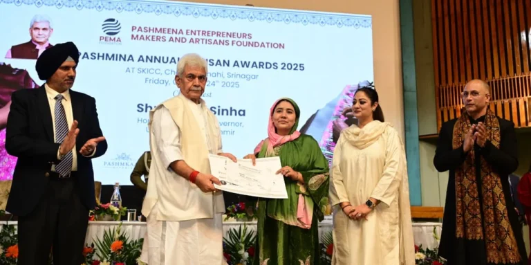 LG Sinha Honours Women Pashmina Artisans in Srinagar